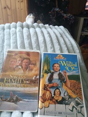 The Wizard of Oz & Swiss Family Robinson VHS Set - Blue/Beige Covers